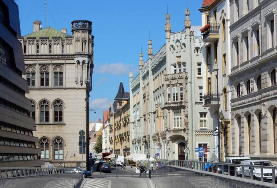 Wrocław: Boat Cruise with licensed guide only for your group - What the guide adds to the river ride