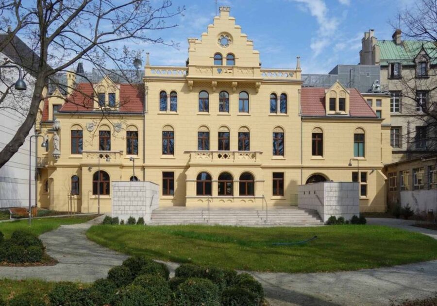 Wrocław: Boat Cruise with licensed guide only for your group - Who will get the most from this experience?
