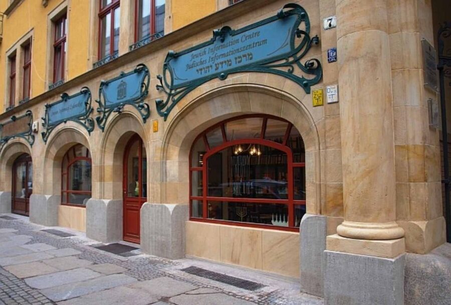 Wrocław: Boat Cruise with licensed guide only for your group - The main strengths and limits