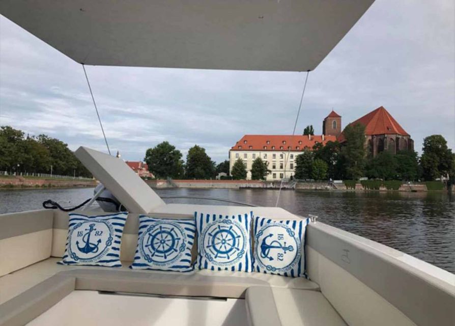 Wroclaw: City Walk and Cruise by Luxury Solar Catamaran - The Fencer Fountain and its unusual student story