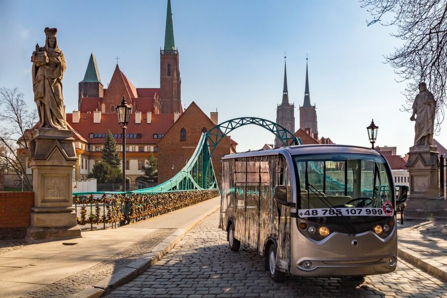 Wroclaw: E-Car Tour and Audio Guide - Audio languages and the live commentary