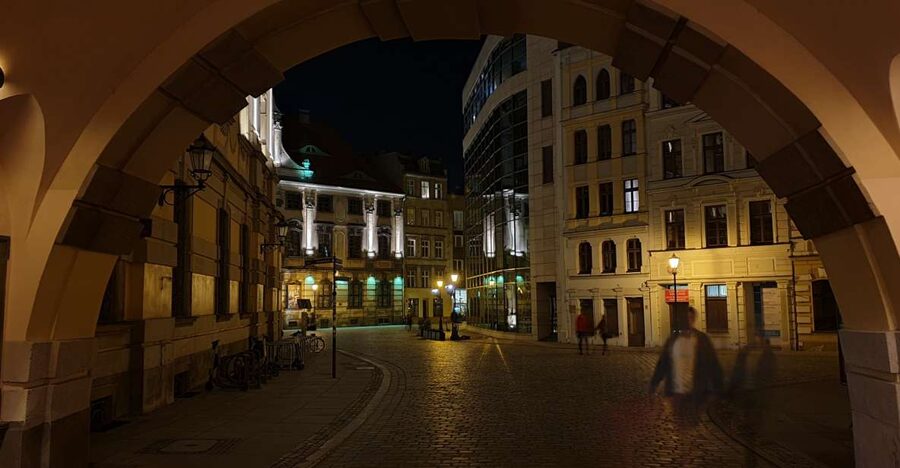 Wroclaw: Guided City Night Tour (2 hours) - Why Wroclaw works so well after sunset