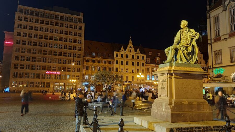 Wroclaw: Guided City Night Tour (2 hours) - Across the Oder to Sand Island
