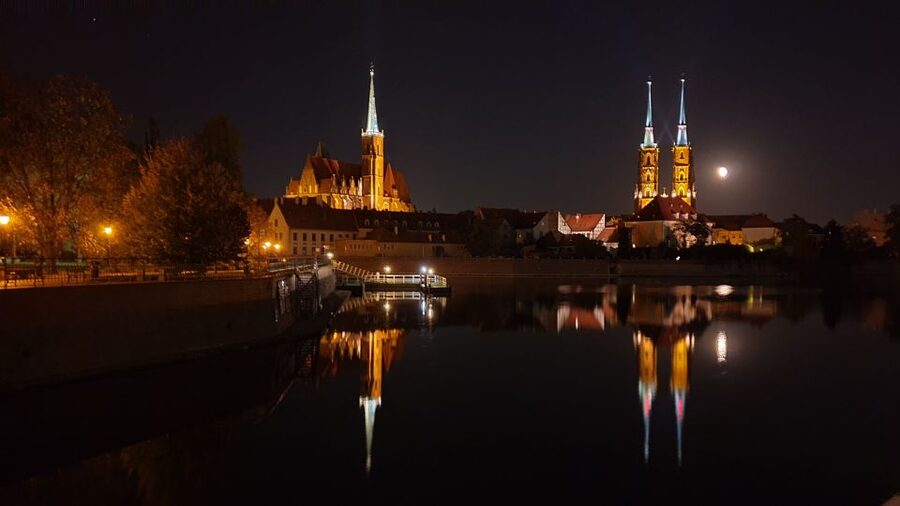 Wroclaw: Guided City Night Tour (2 hours) - Market Square and St. Elisabeth Church