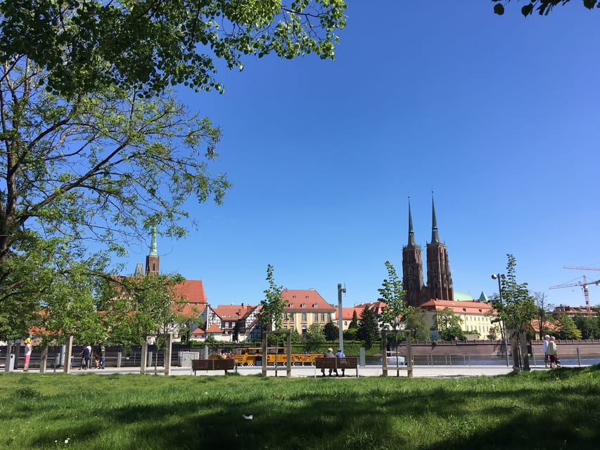 Wroclaw: Guided City Walk - What the guides add to the experience