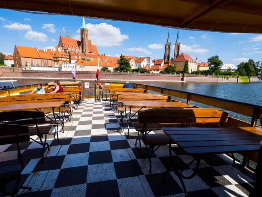 Wrocław: Long City Walk and River Cruise - A short look at the Market Hall and riverfront