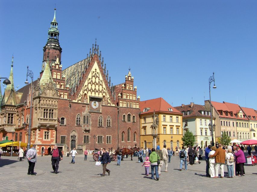 Wrocław: Long City Walk and River Cruise - Guide quality and the private-group advantage