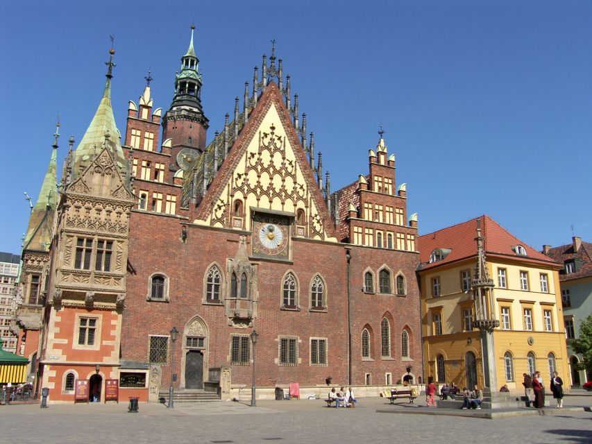 Wroclaw: Old City Walk and Cruise with Small Gondola - The Fencer Fountain and the famous swordsman