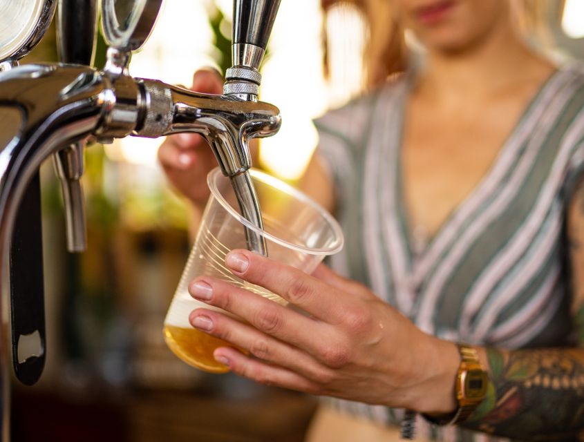 Wrocław: Polish Craft Beer Walking Tour with Tastings - Meeting your guide and setting off