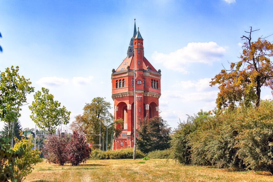 Wroclaw: Private Old Town Guided Walking Tour (2 hours) - Thirty minutes on medieval Cathedral Island