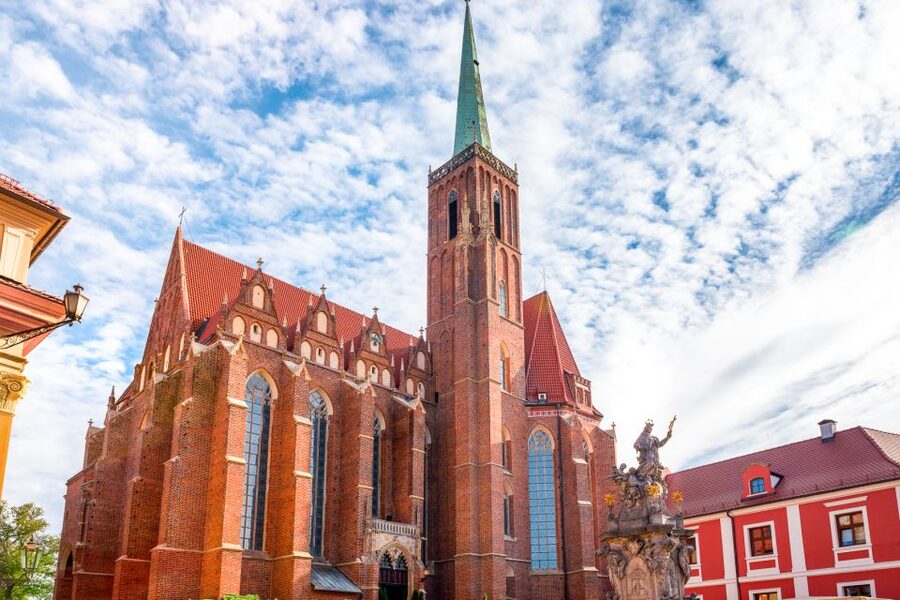 Wroclaw: Private Old Town Guided Walking Tour (2 hours) - Finishing beside the Oder