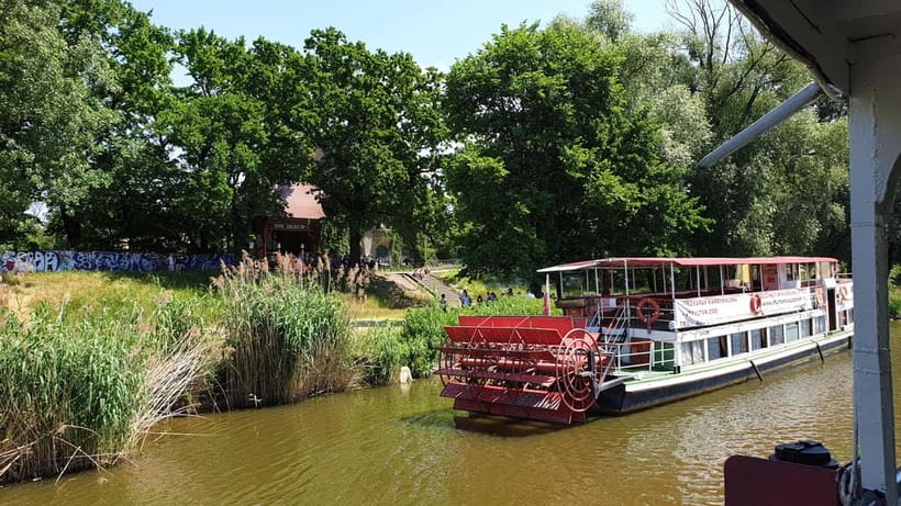 Wrocław: Short City Walk and Boat-Cruise - Boarding at Przystań Kardynalska
