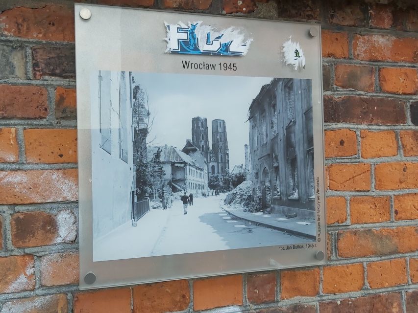 Wroclaw: Third Reich and World War Two Historical Tour - Ossolineum Garden, Sand Island, and the walk toward Cathedral Island